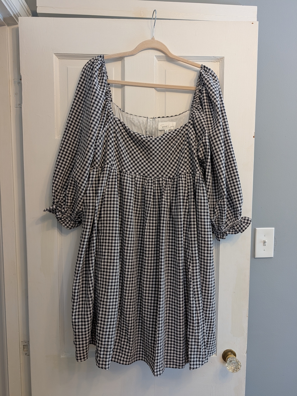 Black & White Gingham Long-Sleeve Peasant Dress
